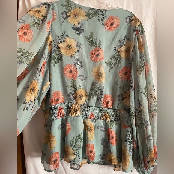 Philosophy Green Peplum Blouse with Ruffled Long Sleeves - Picture 2 of 7